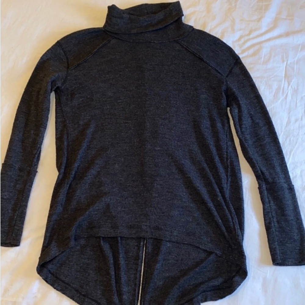 FREE PEOPLE split back turtleneck - Picture 2 of 6